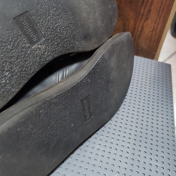 Red Wing Black Chukka Boots with Timeless Design - Picture 7 of 7